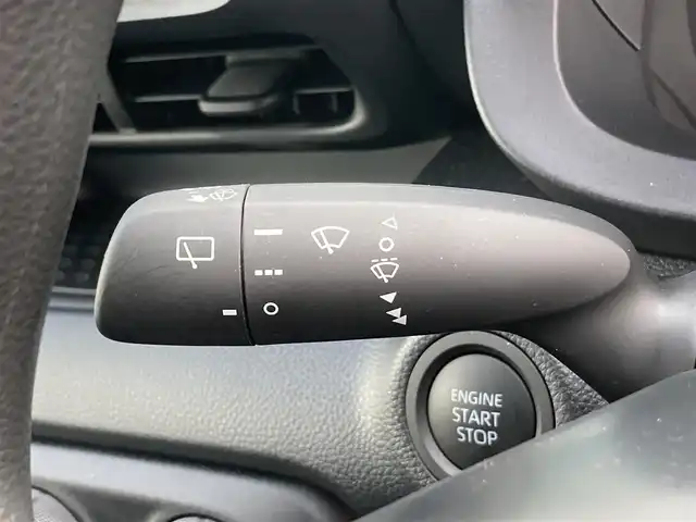 トヨタ ヤリス X 香川県 2024(令6)年 0.9万km ブラック 純正ディスプレイオーディオ/→AM/FM/Bluetooth/バックカメラ/ビルトインETC2.0/衝突軽減ブレーキ/コーナーセンサー/オートハイビーム/横滑り防止装置/レーンキープアシスト/純正フロアマット/ステアリングスイッチ/オートライト