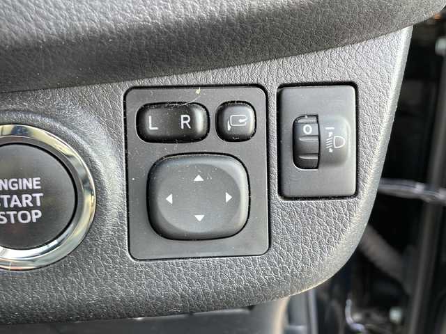 トヨタ ヴィッツ F 山口県 2017(平29)年 3.7万km ブラックマイカ 禁煙車　ワンオーナー車　スマートキー　プッシュスタート　電動格納ミラー　パワーウィンドゥ　保証書　取扱説明書　スペアキー１個　リアワイパー　ミラー付きサンバイザー