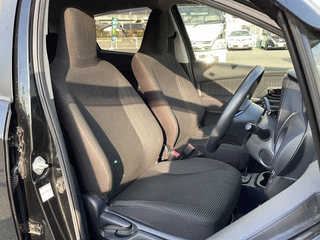 トヨタ ヴィッツ F 山口県 2017(平29)年 3.7万km ブラックマイカ 禁煙車　ワンオーナー車　スマートキー　プッシュスタート　電動格納ミラー　パワーウィンドゥ　保証書　取扱説明書　スペアキー１個　リアワイパー　ミラー付きサンバイザー