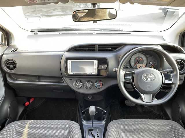 トヨタ ヴィッツ F 山口県 2017(平29)年 3.7万km ブラックマイカ 禁煙車　ワンオーナー車　スマートキー　プッシュスタート　電動格納ミラー　パワーウィンドゥ　保証書　取扱説明書　スペアキー１個　リアワイパー　ミラー付きサンバイザー