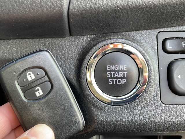 トヨタ ヴィッツ F 山口県 2017(平29)年 3.7万km ブラックマイカ 禁煙車　ワンオーナー車　スマートキー　プッシュスタート　電動格納ミラー　パワーウィンドゥ　保証書　取扱説明書　スペアキー１個　リアワイパー　ミラー付きサンバイザー