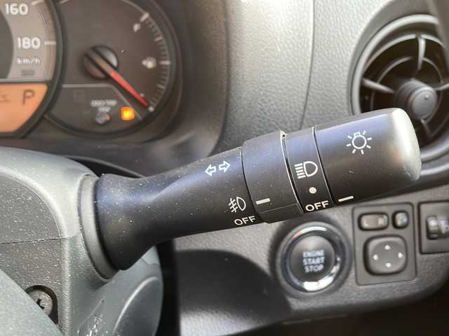 トヨタ ヴィッツ F 山口県 2017(平29)年 3.7万km ブラックマイカ 禁煙車　ワンオーナー車　スマートキー　プッシュスタート　電動格納ミラー　パワーウィンドゥ　保証書　取扱説明書　スペアキー１個　リアワイパー　ミラー付きサンバイザー