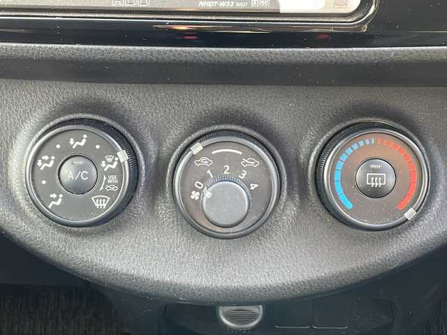 トヨタ ヴィッツ F 山口県 2017(平29)年 3.7万km ブラックマイカ 禁煙車　ワンオーナー車　スマートキー　プッシュスタート　電動格納ミラー　パワーウィンドゥ　保証書　取扱説明書　スペアキー１個　リアワイパー　ミラー付きサンバイザー