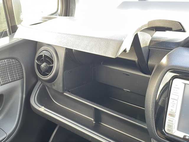 トヨタ ヴィッツ F 山口県 2017(平29)年 3.7万km ブラックマイカ 禁煙車　ワンオーナー車　スマートキー　プッシュスタート　電動格納ミラー　パワーウィンドゥ　保証書　取扱説明書　スペアキー１個　リアワイパー　ミラー付きサンバイザー