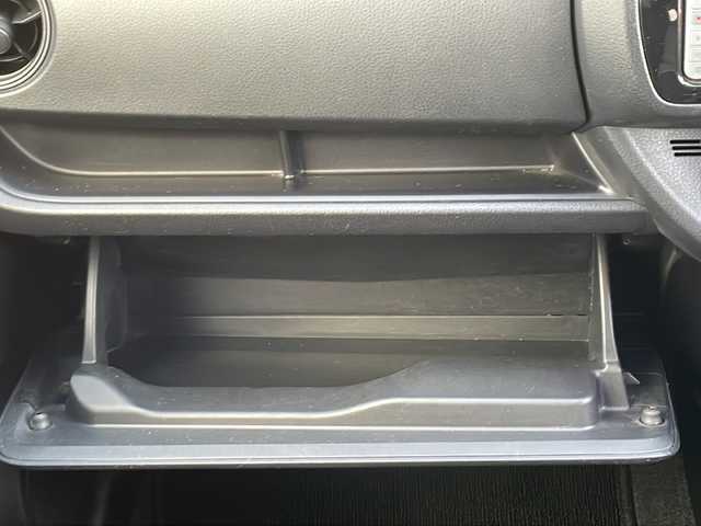 トヨタ ヴィッツ F 山口県 2017(平29)年 3.7万km ブラックマイカ 禁煙車　ワンオーナー車　スマートキー　プッシュスタート　電動格納ミラー　パワーウィンドゥ　保証書　取扱説明書　スペアキー１個　リアワイパー　ミラー付きサンバイザー