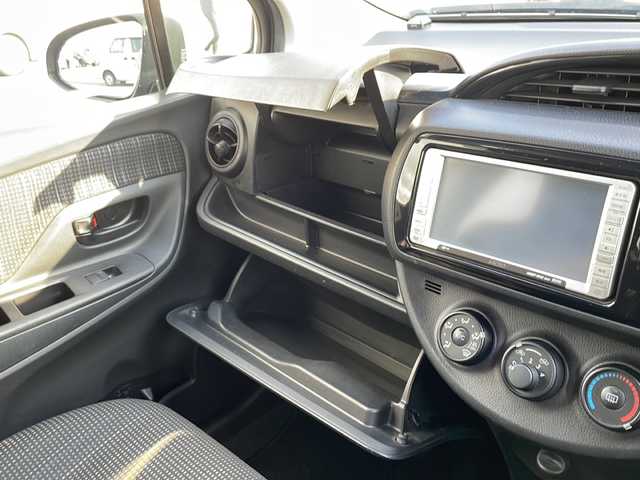 トヨタ ヴィッツ F 山口県 2017(平29)年 3.7万km ブラックマイカ 禁煙車　ワンオーナー車　スマートキー　プッシュスタート　電動格納ミラー　パワーウィンドゥ　保証書　取扱説明書　スペアキー１個　リアワイパー　ミラー付きサンバイザー