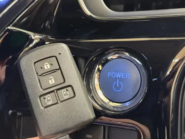 トヨタ ヴォクシー ハイブリッド ZS 煌Ⅱ 群馬県 2017(平29)年 3.7万km ホワイトパールクリスタルシャイン トヨタセーフティセンス/プリクラッシュセーフティ/レーンキープアシスト/オートマチックハイビーム/ALPINE10型ナビ/　フルセグ/BT/CD/DVD/SD/ALPINE12.8型後席モニター/両側パワースライドドア/バックカメラ/LEDヘッドライト/フォグランプ/社外デジタルインナーミラー/ドライブレコーダー/ETC/純正16インチAW/プッシュスタート/スマートキー