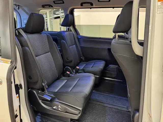 トヨタ ヴォクシー ハイブリッド ZS 煌Ⅱ 群馬県 2017(平29)年 3.7万km ホワイトパールクリスタルシャイン トヨタセーフティセンス/プリクラッシュセーフティ/レーンキープアシスト/オートマチックハイビーム/ALPINE10型ナビ/　フルセグ/BT/CD/DVD/SD/ALPINE12.8型後席モニター/両側パワースライドドア/バックカメラ/LEDヘッドライト/フォグランプ/社外デジタルインナーミラー/ドライブレコーダー/ETC/純正16インチAW/プッシュスタート/スマートキー