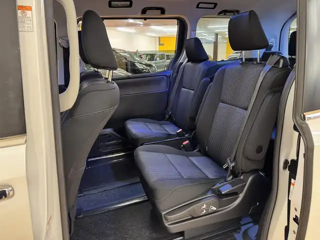 トヨタ ヴォクシー ハイブリッド ZS 煌Ⅱ 群馬県 2017(平29)年 3.7万km ホワイトパールクリスタルシャイン トヨタセーフティセンス/プリクラッシュセーフティ/レーンキープアシスト/オートマチックハイビーム/ALPINE10型ナビ/　フルセグ/BT/CD/DVD/SD/ALPINE12.8型後席モニター/両側パワースライドドア/バックカメラ/LEDヘッドライト/フォグランプ/社外デジタルインナーミラー/ドライブレコーダー/ETC/純正16インチAW/プッシュスタート/スマートキー