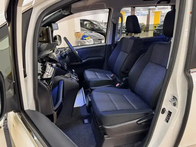 トヨタ ヴォクシー ハイブリッド ZS 煌Ⅱ 群馬県 2017(平29)年 3.7万km ホワイトパールクリスタルシャイン トヨタセーフティセンス/プリクラッシュセーフティ/レーンキープアシスト/オートマチックハイビーム/ALPINE10型ナビ/　フルセグ/BT/CD/DVD/SD/ALPINE12.8型後席モニター/両側パワースライドドア/バックカメラ/LEDヘッドライト/フォグランプ/社外デジタルインナーミラー/ドライブレコーダー/ETC/純正16インチAW/プッシュスタート/スマートキー