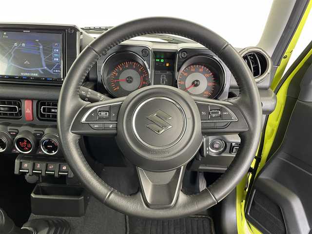 スズキ ジムニー XC 埼玉県 2022(令4)年 3万km キネティックイエロー 5速MT/クルーズコントロール/ケンウッドナビ/BTオーディオ/CD/DVD/USB/純正フロアマット/前席シートヒーター/背面タイヤ/LEDヘッドライト/LEDフォグライト/オートマチックハイビーム/純正16インチAW/純正ドアバイザー