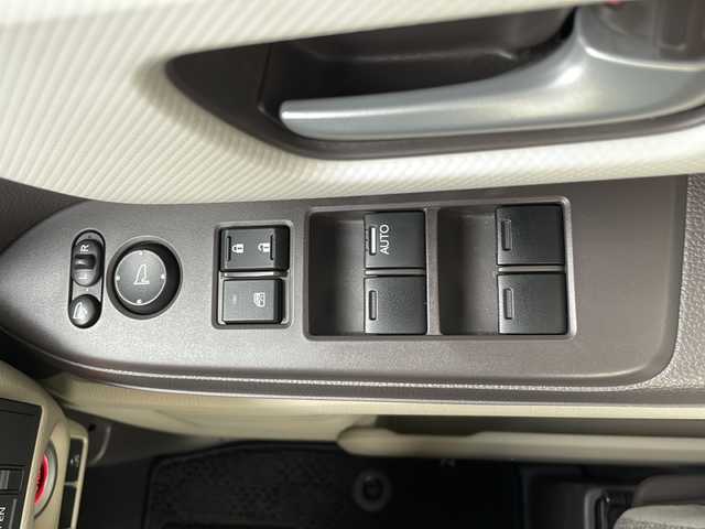 ホンダ Ｎ ＢＯＸ G L ホンダセンシング 山口県 2018(平30)年 7万km ブリティッシュグリーンP 社外メモリーナビ【Pioneer:AVIC-RZ901】/・フルセグテレビ/・Bluetooth接続/・DVD再生機能/・スマートループ/・ハンズフリー/片側パワスラ/バックカメラ/ドラレコ/ビルトインETC/ホンダセンシング/・レーダークルーズコントロール/・車線逸脱警告システム/・衝突被害軽減システム