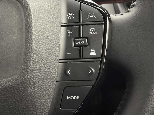 トヨタ プリウス G 三重県 2023(令5)年 1.6万km プラチナホワイトパールマイカ 禁煙車/純正８インチナビ/・Ｂｌｕｅｔｏｏｔｈ・フルセグ・AppleCarPlay・androidAuto/バックカメラ/トヨタセーフティセンス/・プリクラッシュセーフティシステム/・レーダークルーズコントロール/・レーンディパーチャーアラート/・プロドライビングアシスト/・クリアランスソナー/・オートマチックハイビーム/・パーキングサポートブレーキ/・ロードサインアシスト/ＬＥＤヘッドライト/リアフォグ/ビルドインＥＴＣ２．０/電子パーキング/純正１９インチアルミホイール/革巻きステアリング