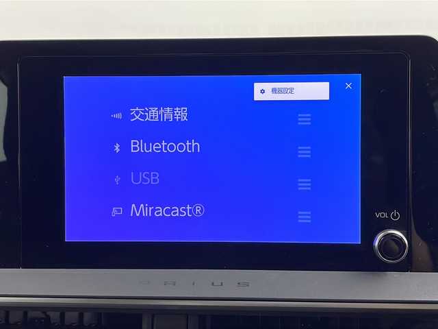 トヨタ プリウス G 埼玉県 2023(令5)年 1.6万km プラチナホワイトパールマイカ 禁煙車/純正８インチナビ/　(Bluetooth/フルセグ/AppleCarPlay/androidAuto)/バックカメラ/トヨタセーフティセンス/プリクラッシュセーフティシステム/レーダークルーズコントロール/レーンディパーチャーアラート/プロドライビングアシスト/クリアランスソナー/オートマチックハイビーム/パーキングサポートブレーキ/ロードサインアシスト/ＬＥＤヘッドライト/リアフォグ/ビルドインＥＴＣ２．０/電子パーキング/純正１９インチアルミホイール/革巻きステアリング