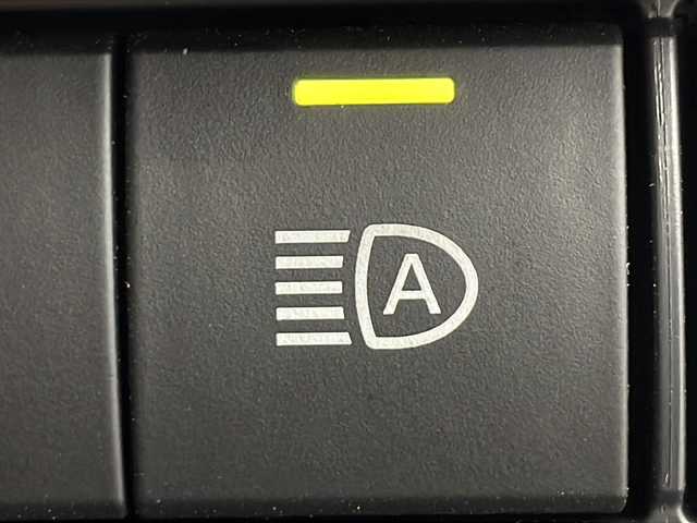 トヨタ プリウス G 埼玉県 2023(令5)年 1.6万km プラチナホワイトパールマイカ 禁煙車/純正８インチナビ/　(Bluetooth/フルセグ/AppleCarPlay/androidAuto)/バックカメラ/トヨタセーフティセンス/プリクラッシュセーフティシステム/レーダークルーズコントロール/レーンディパーチャーアラート/プロドライビングアシスト/クリアランスソナー/オートマチックハイビーム/パーキングサポートブレーキ/ロードサインアシスト/ＬＥＤヘッドライト/リアフォグ/ビルドインＥＴＣ２．０/電子パーキング/純正１９インチアルミホイール/革巻きステアリング