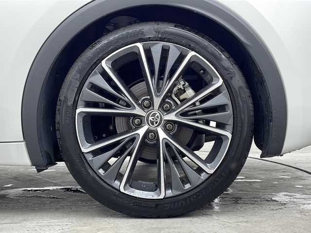 トヨタ プリウス G 埼玉県 2023(令5)年 1.6万km プラチナホワイトパールマイカ 禁煙車/純正８インチナビ/　(Bluetooth/フルセグ/AppleCarPlay/androidAuto)/バックカメラ/トヨタセーフティセンス/プリクラッシュセーフティシステム/レーダークルーズコントロール/レーンディパーチャーアラート/プロドライビングアシスト/クリアランスソナー/オートマチックハイビーム/パーキングサポートブレーキ/ロードサインアシスト/ＬＥＤヘッドライト/リアフォグ/ビルドインＥＴＣ２．０/電子パーキング/純正１９インチアルミホイール/革巻きステアリング