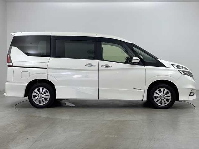 日産 セレナ ハイウェイスター プロパイロットED 道央・札幌 2016(平28)年 17.8万km ブリリアントホワイトパール ・4WD/・寒冷地仕様/・純正ナビ&BT&DVD&BD&USB/・両側パワースライドドア/・ハンズフリーオートスライドドア/・バックカメラ/・純正フリップダウンモニター/・プロパイロット/・アダプティブクルーズコントロール/・アイドリングストップ/・横滑り防止装置/・前席シートヒーター/・純正前方ドライブレコーダー/・純正ビルトインETC/・オートブレーキホールド/・純正フロアマット/・LEDヘッドライト/・オートライト/・スマートキー/・スペアキー