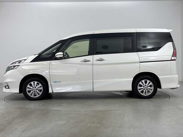 日産 セレナ ハイウェイスター プロパイロットED 道央・札幌 2016(平28)年 17.8万km ブリリアントホワイトパール ・4WD/・寒冷地仕様/・純正ナビ&BT&DVD&BD&USB/・両側パワースライドドア/・ハンズフリーオートスライドドア/・バックカメラ/・純正フリップダウンモニター/・プロパイロット/・アダプティブクルーズコントロール/・アイドリングストップ/・横滑り防止装置/・前席シートヒーター/・純正前方ドライブレコーダー/・純正ビルトインETC/・オートブレーキホールド/・純正フロアマット/・LEDヘッドライト/・オートライト/・スマートキー/・スペアキー