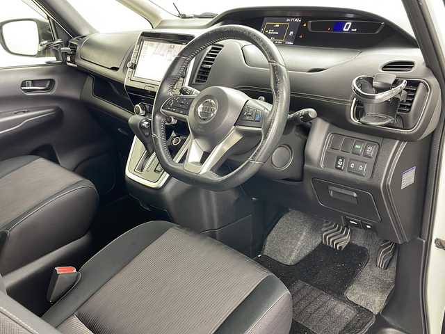 日産 セレナ ハイウェイスター プロパイロットED 道央・札幌 2016(平28)年 17.8万km ブリリアントホワイトパール ・4WD/・寒冷地仕様/・純正ナビ&BT&DVD&BD&USB/・両側パワースライドドア/・ハンズフリーオートスライドドア/・バックカメラ/・純正フリップダウンモニター/・プロパイロット/・アダプティブクルーズコントロール/・アイドリングストップ/・横滑り防止装置/・前席シートヒーター/・純正前方ドライブレコーダー/・純正ビルトインETC/・オートブレーキホールド/・純正フロアマット/・LEDヘッドライト/・オートライト/・スマートキー/・スペアキー