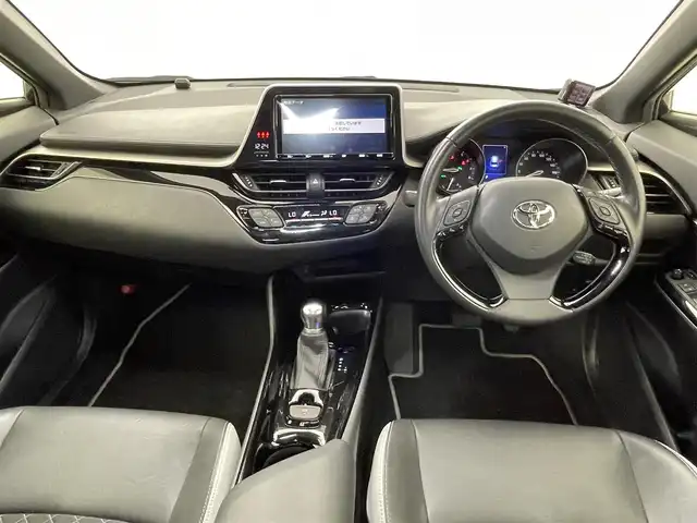 トヨタ Ｃ－ＨＲ G－T モード ネロ 熊本県 2019(令1)年 6.8万km ブラックマイカ 純正ナビNSZT-Y68T（ＣＤ・ＤＶＤ・フルセグ・ＢＴ）/バックカメラ　/ビルトインＥＴＣ2.0　/純正前後ドライブレコーダー　/前席シートヒーター　/前後クリアランスソナー　/トヨタセーフティーセンス/・プリクラッシュセーフティ/・レーンキープアシスト/・アダブティブクルーズコントロール/・オートハイビーム/・ブラインドスポットモニター/ハーフレザーシート/純正フロアマット/純正１８インチAW/シーケンシャルウインカー/オートライト/LEDヘッドライト/フォグライト/スマートキー/プッシュスタート/スペアキー１本　