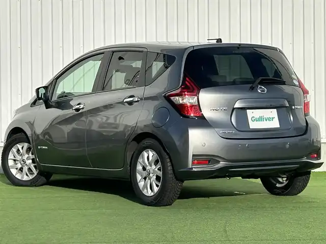 日産 ノート e－パワー メダリスト 香川県 2018(平30)年 3.5万km ダークメタルグレー 純正ナビゲーション/→CD/DVD再生/全方位カメラ/ビルトインETC/クルーズコントロール/クリアランスソナー/ステアリングリモコン/LEDオートライト/フォグランプ/純正15インチアルミホイール/純正フロアマット/スマートキー