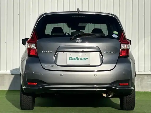 日産 ノート e－パワー メダリスト 香川県 2018(平30)年 3.5万km ダークメタルグレー 純正ナビゲーション/→CD/DVD再生/全方位カメラ/ビルトインETC/クルーズコントロール/クリアランスソナー/ステアリングリモコン/LEDオートライト/フォグランプ/純正15インチアルミホイール/純正フロアマット/スマートキー