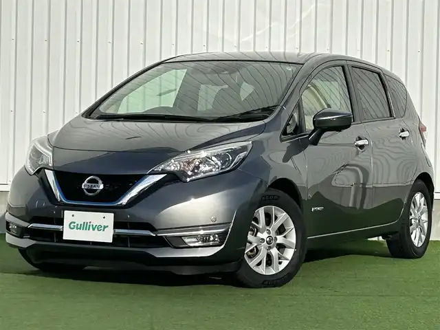 日産 ノート e－パワー メダリスト 香川県 2018(平30)年 3.5万km ダークメタルグレー 純正ナビゲーション/→CD/DVD再生/全方位カメラ/ビルトインETC/クルーズコントロール/クリアランスソナー/ステアリングリモコン/LEDオートライト/フォグランプ/純正15インチアルミホイール/純正フロアマット/スマートキー
