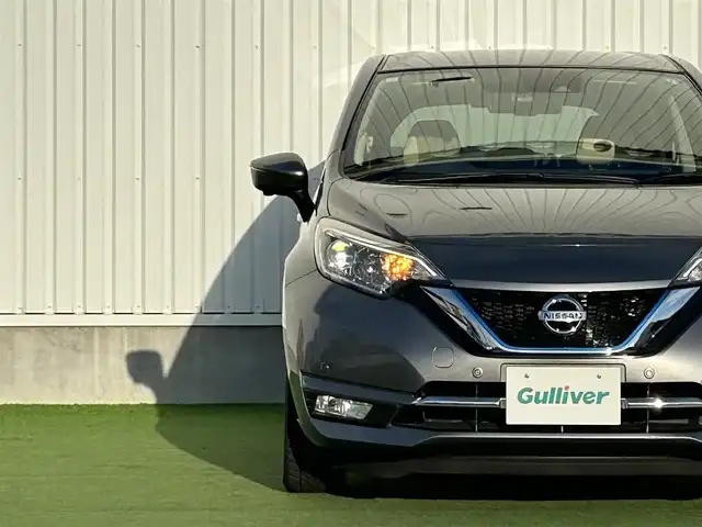 日産 ノート e－パワー メダリスト 香川県 2018(平30)年 3.5万km ダークメタルグレー 純正ナビゲーション/→CD/DVD再生/全方位カメラ/ビルトインETC/クルーズコントロール/クリアランスソナー/ステアリングリモコン/LEDオートライト/フォグランプ/純正15インチアルミホイール/純正フロアマット/スマートキー