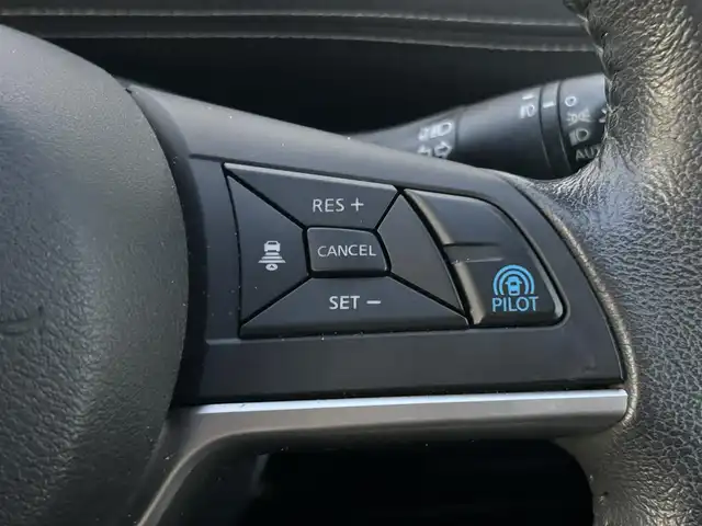 日産 セレナ ハイウェイスター 25thSP B 熊本県 2017(平29)年 5.4万km ブリリアントホワイトパール 純正メモリナビ/・フルセグTV/BT/DVD/AM/FM/バックカメラ/プロパイロット/・衝突被害軽減ブレーキ/・車線維持装置/・標識検知機能/・BSW/・RCTA/・ACC/横滑り防止装置/前後コーナセンサー/ドライブレコーダー/ETC/革巻きステアイング/・ステアリングリモコン/電動パーキングブレーキ/・ホールドブレーキ/LEDライト/・フォグランプ/・オートライト/電動格納ミラー/・ウィンカーミラー/純正フロアマット/純正16インチAW/プッシュスタート/・スマートキー/・スペアキー