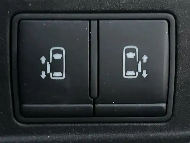 日産 セレナ ハイウェイスター 25thSP B 熊本県 2017(平29)年 5.4万km ブリリアントホワイトパール 純正メモリナビ/・フルセグTV/BT/DVD/AM/FM/バックカメラ/プロパイロット/・衝突被害軽減ブレーキ/・車線維持装置/・標識検知機能/・BSW/・RCTA/・ACC/横滑り防止装置/前後コーナセンサー/ドライブレコーダー/ETC/革巻きステアイング/・ステアリングリモコン/電動パーキングブレーキ/・ホールドブレーキ/LEDライト/・フォグランプ/・オートライト/電動格納ミラー/・ウィンカーミラー/純正フロアマット/純正16インチAW/プッシュスタート/・スマートキー/・スペアキー