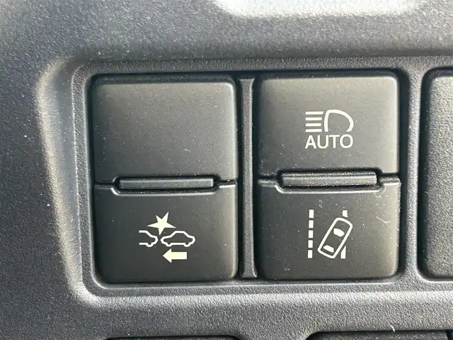 トヨタ ヴォクシー X 熊本県 2017(平29)年 5.9万km ダークバイオレットマイカメタリック ワンオーナー/純正ＳＤナビ/AM/FM/CD/DVD/SD/SDREC/Bluetooth/フルセグTV/トヨタセーフティセンス/・先行車発信告知機能/・レーンディパーチャーアラート/・スマートストップシステム/バックカメラ/ドライブレコーダー/フリップダウンモニター/両側パワースライドドア/ロールサンシェード/ステアリングスイッチ/ビルトインETC/電動格納ミラー/・ウィンカーミラー/LEDヘッドライト/・オートライト/MTモード付AT/皮調シートカバー/プッシュスタート/スマートキー/・スペアキー/純正フロアマット