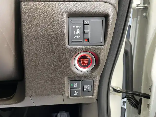 ホンダ Ｎ ＢＯＸ L 岩手県 2023(令5)年 2.1万km プラチナホワイトパール ４WD/左側パワースライドドア/ホンダセンシング/衝突軽減ブレーキ/路外逸脱抑制機能/渋滞追従機能付きアダプティブクルーズコントロール/車線維持支援機能/パーキングセンサー/標識認識機能/先行車発信お知らせ機能/ふらつき警報機能/オートハイビーム/オートブレーキホールド/横滑り防止装置/アイドリングストップ/シートバックテーブル/シートヒーター/ロールサンシェード/チップアップリアシート/カロッツェリアナビ/フルセグTV/バックカメラ/ETC/ヘッドライトレベライザー/LEDヘッドライト/社外14インチアルミホイール