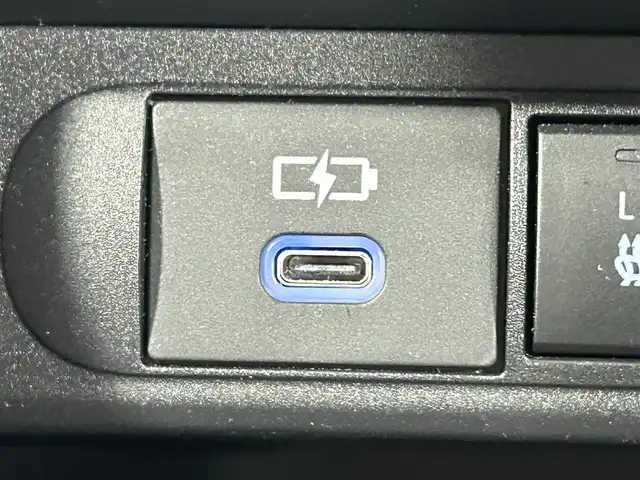 トヨタ ヤリスクロス ハイブリッド Z 大阪府 2023(令5)年 1.4万km プラチナホワイトパールマイカ 純正ナビ/Bluetooth接続/衝突軽減/全方位カメラ/バックカメラ/シートヒーター/パワーシート/レーダークルーズコントロール/コーナーセンサー/レーンアシスト/ＬＥＤヘッドライト/スマートキー/純正ＡＷ/前後純正ドライブレコーダー