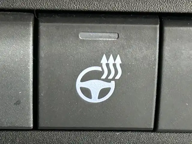 トヨタ ヤリスクロス ハイブリッド Z 大阪府 2023(令5)年 1.4万km プラチナホワイトパールマイカ 純正ナビ/Bluetooth接続/衝突軽減/全方位カメラ/バックカメラ/シートヒーター/パワーシート/レーダークルーズコントロール/コーナーセンサー/レーンアシスト/ＬＥＤヘッドライト/スマートキー/純正ＡＷ/前後純正ドライブレコーダー