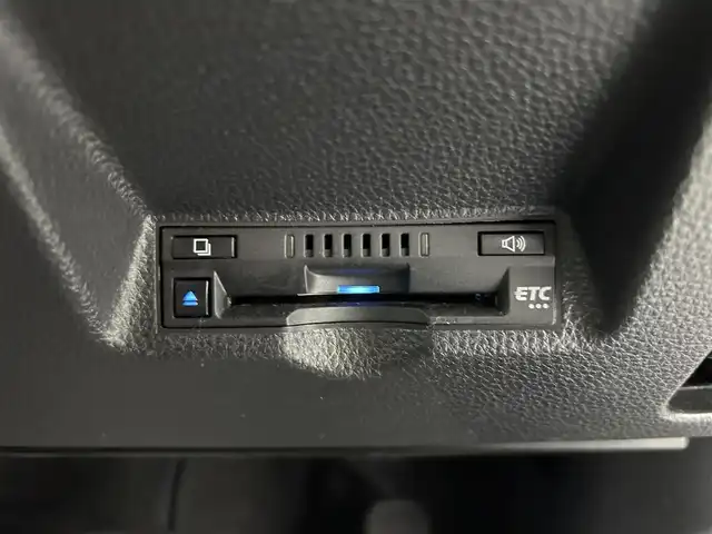 トヨタ ヤリスクロス ハイブリッド Z 大阪府 2023(令5)年 1.4万km プラチナホワイトパールマイカ 純正ナビ/Bluetooth接続/衝突軽減/全方位カメラ/バックカメラ/シートヒーター/パワーシート/レーダークルーズコントロール/コーナーセンサー/レーンアシスト/ＬＥＤヘッドライト/スマートキー/純正ＡＷ/前後純正ドライブレコーダー