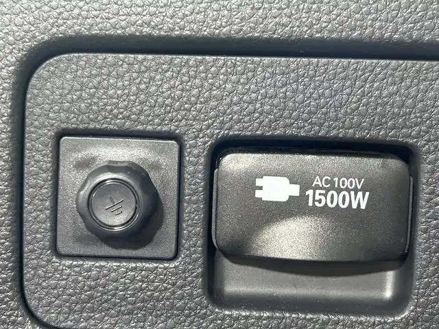 トヨタ ヤリスクロス ハイブリッド Z 大阪府 2023(令5)年 1.4万km プラチナホワイトパールマイカ 純正ナビ/Bluetooth接続/衝突軽減/全方位カメラ/バックカメラ/シートヒーター/パワーシート/レーダークルーズコントロール/コーナーセンサー/レーンアシスト/ＬＥＤヘッドライト/スマートキー/純正ＡＷ/前後純正ドライブレコーダー