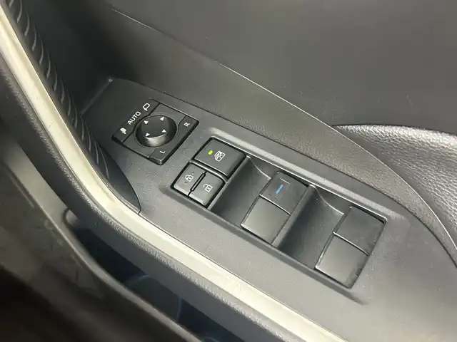 トヨタ ＲＡＶ４ X 愛知県 2020(令2)年 5.5万km ホワイトパールクリスタルシャイン アルパイン9インチナビ（X9NX）/ＤＶＤ/Bluetooth/フルセグＴＶ/USB/HDMI/ＥＴＣ　/前方ドラレコ　/アダプティブクルーズコントロール　/トヨタセーフティーセンス　/・衝突回避支援/・先行車発進告知/スマートキー　/ルーフレール/前後コーナーセンサー/カーテンエアバック/３灯式LEDヘッドランプ/オートマチックハイビーム/純正５本スポーク１７インチアルミ/自動防眩ミラー/スマートキー