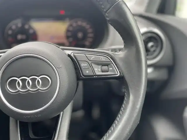 アウディ Ａ３ セダン 1．4 TFSI スポーツ 東京都 2018(平30)年 2.5万km ミトスブラックメタリック ・純正ナビ/（フルセグ・Bluetooth）/・クルーズコントロール/・バックカメラ/・MTモード付AT/・電子パーキング/・アイドリングストップ/・前席シートヒーター/・純正フロアマット/・純正17インチアルミ/・プッシュスタート/・スマートキー/・ETC/・保証書/・取説書