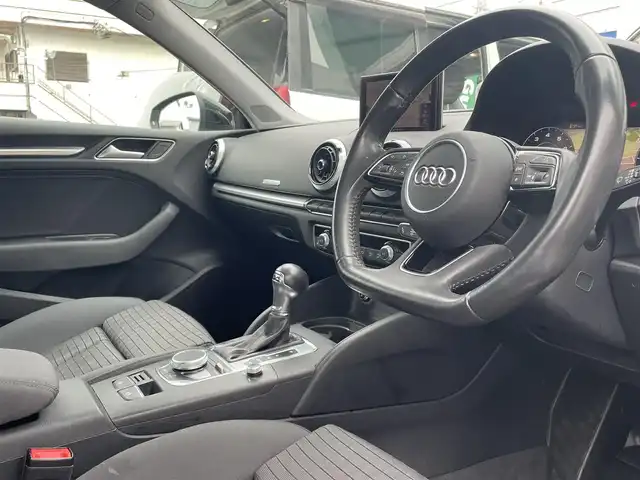 アウディ Ａ３ セダン 1．4 TFSI スポーツ 東京都 2018(平30)年 2.5万km ミトスブラックメタリック ・純正ナビ/（フルセグ・Bluetooth）/・クルーズコントロール/・バックカメラ/・MTモード付AT/・電子パーキング/・アイドリングストップ/・前席シートヒーター/・純正フロアマット/・純正17インチアルミ/・プッシュスタート/・スマートキー/・ETC/・保証書/・取説書