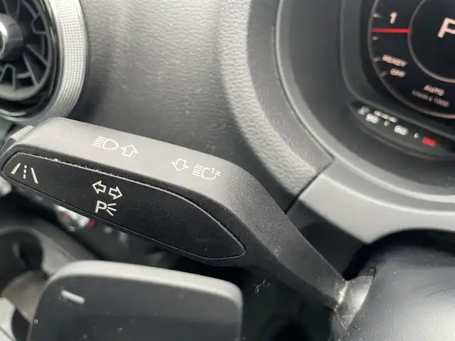 アウディ Ａ３ セダン 1．4 TFSI スポーツ 東京都 2018(平30)年 2.5万km ミトスブラックメタリック ・純正ナビ/（フルセグ・Bluetooth）/・クルーズコントロール/・バックカメラ/・MTモード付AT/・電子パーキング/・アイドリングストップ/・前席シートヒーター/・純正フロアマット/・純正17インチアルミ/・プッシュスタート/・スマートキー/・ETC/・保証書/・取説書