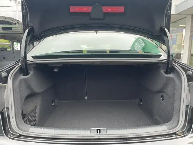 アウディ Ａ３ セダン 1．4 TFSI スポーツ 東京都 2018(平30)年 2.5万km ミトスブラックメタリック ・純正ナビ/（フルセグ・Bluetooth）/・クルーズコントロール/・バックカメラ/・MTモード付AT/・電子パーキング/・アイドリングストップ/・前席シートヒーター/・純正フロアマット/・純正17インチアルミ/・プッシュスタート/・スマートキー/・ETC/・保証書/・取説書