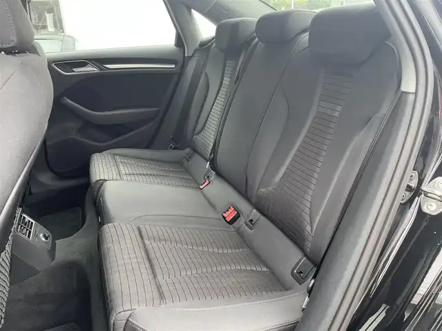 アウディ Ａ３ セダン 1．4 TFSI スポーツ 東京都 2018(平30)年 2.5万km ミトスブラックメタリック ・純正ナビ/（フルセグ・Bluetooth）/・クルーズコントロール/・バックカメラ/・MTモード付AT/・電子パーキング/・アイドリングストップ/・前席シートヒーター/・純正フロアマット/・純正17インチアルミ/・プッシュスタート/・スマートキー/・ETC/・保証書/・取説書
