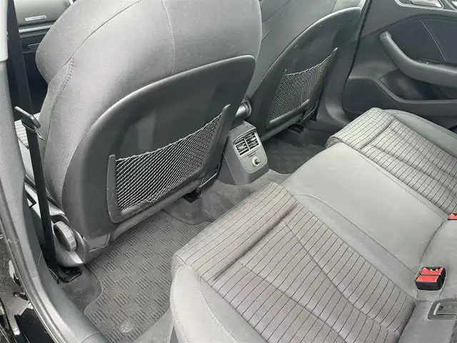 アウディ Ａ３ セダン 1．4 TFSI スポーツ 東京都 2018(平30)年 2.5万km ミトスブラックメタリック ・純正ナビ/（フルセグ・Bluetooth）/・クルーズコントロール/・バックカメラ/・MTモード付AT/・電子パーキング/・アイドリングストップ/・前席シートヒーター/・純正フロアマット/・純正17インチアルミ/・プッシュスタート/・スマートキー/・ETC/・保証書/・取説書