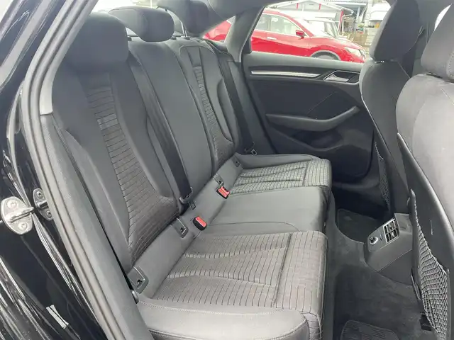アウディ Ａ３ セダン 1．4 TFSI スポーツ 東京都 2018(平30)年 2.5万km ミトスブラックメタリック ・純正ナビ/（フルセグ・Bluetooth）/・クルーズコントロール/・バックカメラ/・MTモード付AT/・電子パーキング/・アイドリングストップ/・前席シートヒーター/・純正フロアマット/・純正17インチアルミ/・プッシュスタート/・スマートキー/・ETC/・保証書/・取説書