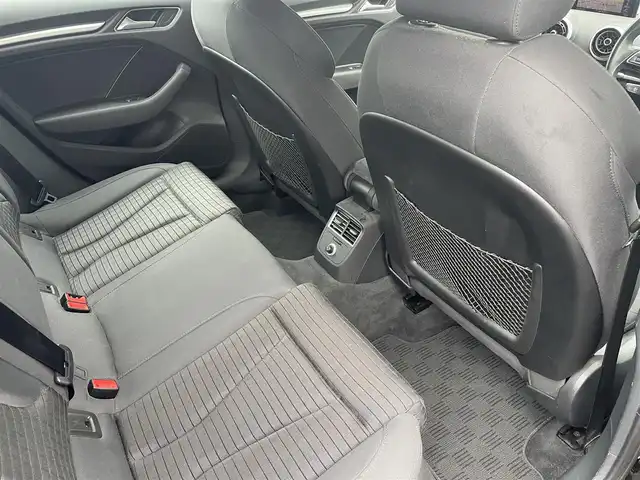 アウディ Ａ３ セダン 1．4 TFSI スポーツ 東京都 2018(平30)年 2.5万km ミトスブラックメタリック ・純正ナビ/（フルセグ・Bluetooth）/・クルーズコントロール/・バックカメラ/・MTモード付AT/・電子パーキング/・アイドリングストップ/・前席シートヒーター/・純正フロアマット/・純正17インチアルミ/・プッシュスタート/・スマートキー/・ETC/・保証書/・取説書