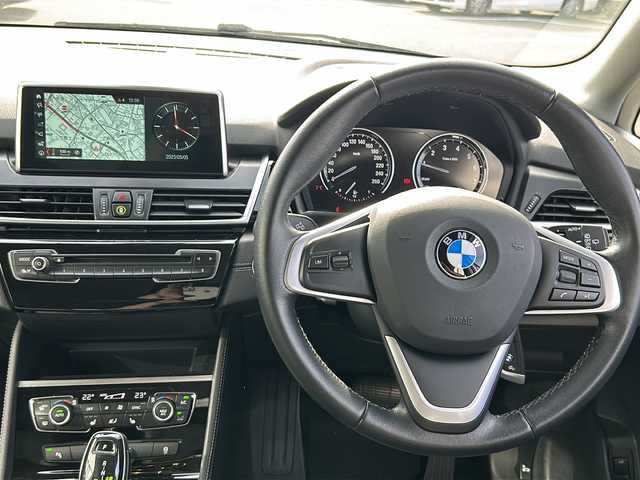 ＢＭＷ ２１８ｉ アクティブツアラー スポーツ 岐阜県 2018(平30)年 9.4万km アルピンホワイトⅢ ＳＤナビ　/バックモニター/コーナーセンサー前後　/純正アルミホイール　/フルセグＴＶ　/スマートキー/ハーフレザーシート　/ドラレコ前後　/アイドリングストップ　/ＭＴモード付ＡＴ　/プッシュスタート　/スペアキー１本/パーキングアシスト/Blue tooth接続/CD/CDチェンジャー/SDミュージックサーバー/フルフラットシート/電動リアゲート/オートライト/LEDヘッドライト/エアバッグW＋サイド