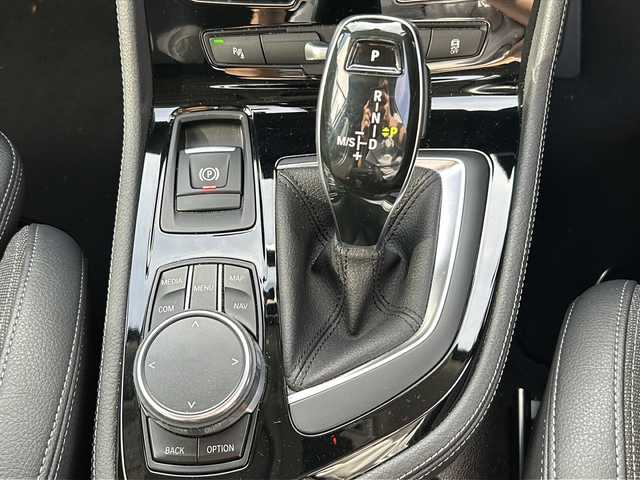 ＢＭＷ ２１８ｉ アクティブツアラー スポーツ 岐阜県 2018(平30)年 9.4万km アルピンホワイトⅢ ＳＤナビ　/バックモニター/コーナーセンサー前後　/純正アルミホイール　/フルセグＴＶ　/スマートキー/ハーフレザーシート　/ドラレコ前後　/アイドリングストップ　/ＭＴモード付ＡＴ　/プッシュスタート　/スペアキー１本/パーキングアシスト/Blue tooth接続/CD/CDチェンジャー/SDミュージックサーバー/フルフラットシート/電動リアゲート/オートライト/LEDヘッドライト/エアバッグW＋サイド