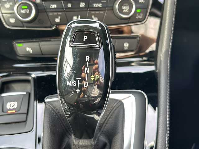 ＢＭＷ ２１８ｉ アクティブツアラー スポーツ 岐阜県 2018(平30)年 9.4万km アルピンホワイトⅢ ＳＤナビ　/バックモニター/コーナーセンサー前後　/純正アルミホイール　/フルセグＴＶ　/スマートキー/ハーフレザーシート　/ドラレコ前後　/アイドリングストップ　/ＭＴモード付ＡＴ　/プッシュスタート　/スペアキー１本/パーキングアシスト/Blue tooth接続/CD/CDチェンジャー/SDミュージックサーバー/フルフラットシート/電動リアゲート/オートライト/LEDヘッドライト/エアバッグW＋サイド