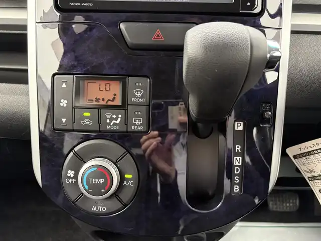 ダイハツ タント カスタム X トップED SA Ⅲ 三重県 2017(平29)年 4万km パールホワイトⅢ 純正ナビ(Bluetooth/CD/DVD/SD/USB/地デジTV/AM/FM)/バックカメラ/ETC/ドライブレコーダー(前後)/シートヒーター(運転席)/スマートアシスト3(衝突回避支援ブレーキ/衝突警報(対車両・歩行者)/車線逸脱警報/誤発進抑制制御/先行車発進お知らせ/オートハイビーム)/リアセンサー/パワースライドドア(助手席側)/スライドドアイージークローザー(運転席側)/LEDヘッドランプ/LEDフロントフォグランプ/LEDイルミネーションランプ/電動オート格納ドアミラー/トップシェイドガラス/ハーフレザーシート/シートリフター(運転席)/キーフリーシステム/プッシュスタート