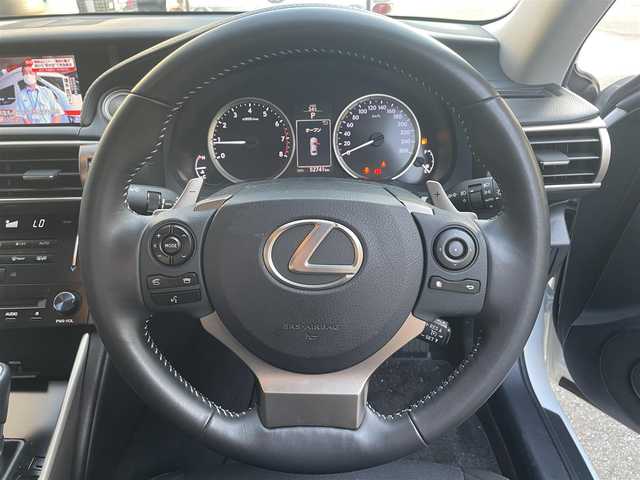 レクサス ＩＳ 250 滋賀県 2013(平25)年 5.3万km ホワイトパールクリスタルシャイン 禁煙車/純正ナビ/CD.DVD.Bluetooth.フルセグ/バックカメラ/クルーズコントロール/ETC/ステアリングスイッチ/ハーフレザーシート/前席パワーシート/パドルシフト/HIDヘッドライト/オートライト/スマートキー/スペアキー